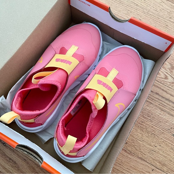 Nike Flex Runner 2 Big Kids Size 4 - Picture 2 of 3